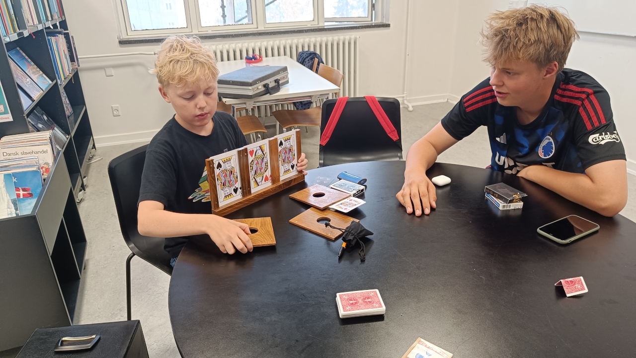 Trylleri er både fingerfærdighed og mystiske dimser